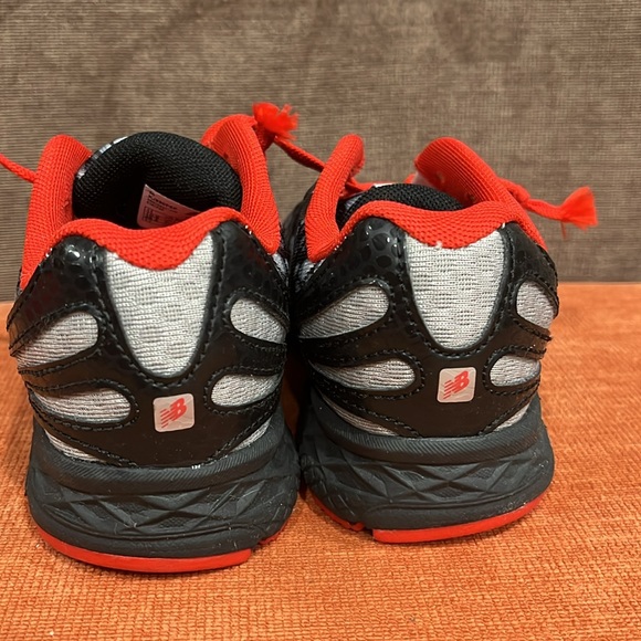 New Balance 890 V3 Sneakers size 11 Boy - Picture 4 of 8